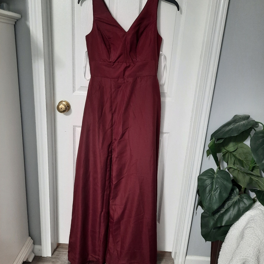 Elegant Burgundy Evening Gown - Picture 7 of 10